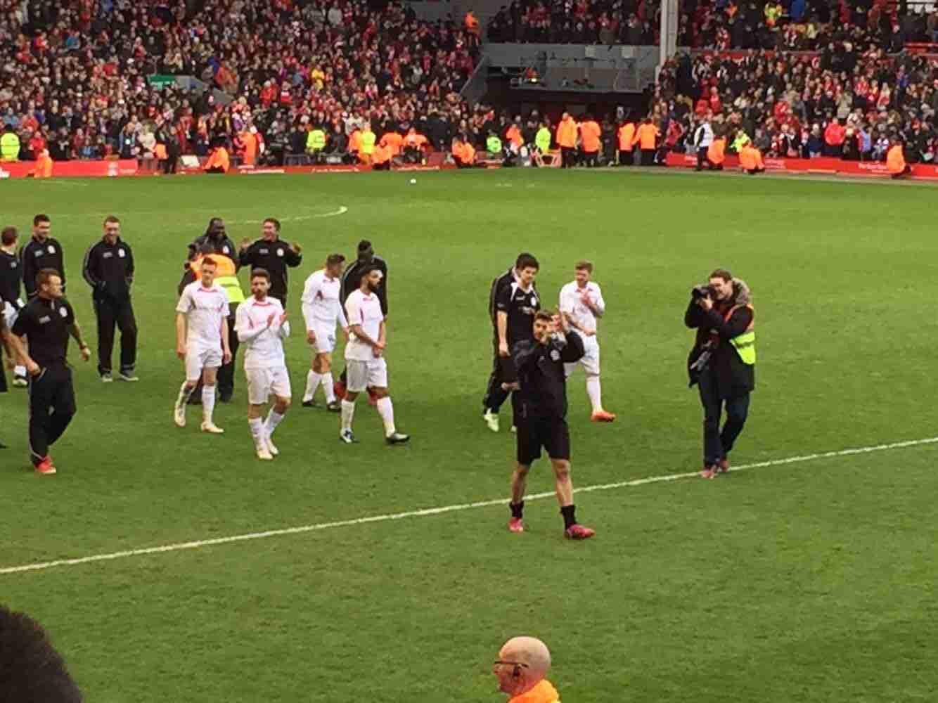 巴黎更像在 巴黎更像在