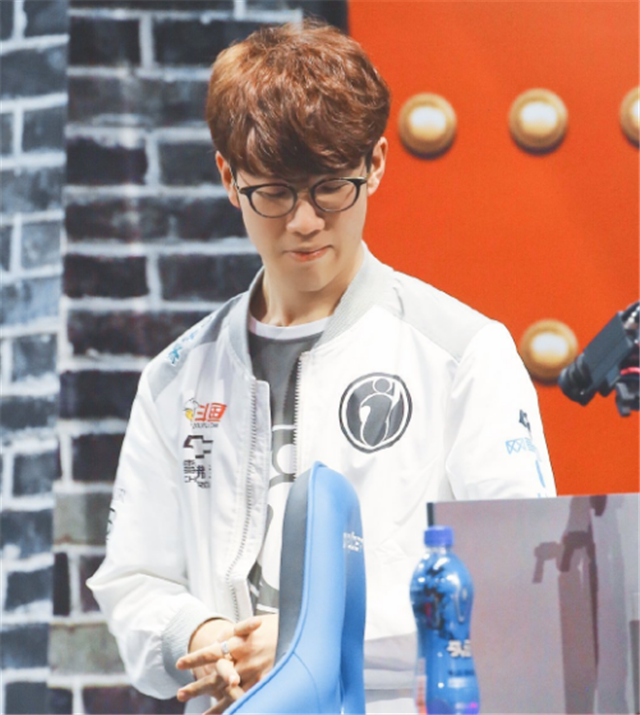 强弱错位 强弱错位